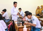 Menjelang Hari Sumpah Pemuda: Pemerintahan Prabowo–Gibran Komitmen Perkuat Gizi Anak Muda melalui Program Makan Bergizi Gratis