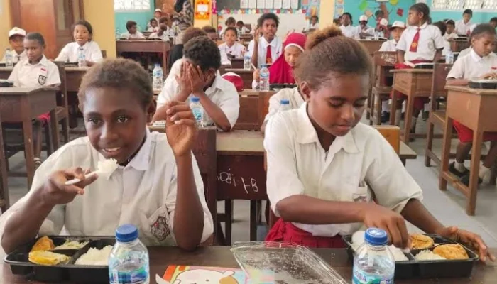 MBG Jadi Solusi Tingkatkan Kualitas Gizi dan Pendidikan Anak di Papua