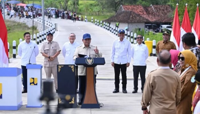 Presiden Tegaskan Jalan Inpres Daerah Pangkas Biaya Logistik Nasional