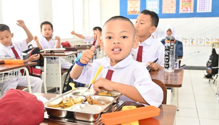 Pemerintah Libatkan Sekolah dan Keluarga Bangun Literasi Gizi Lewat MBG